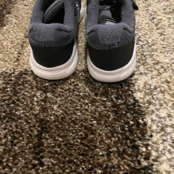 Nike shoes great for playtime - Picture 3 of 4